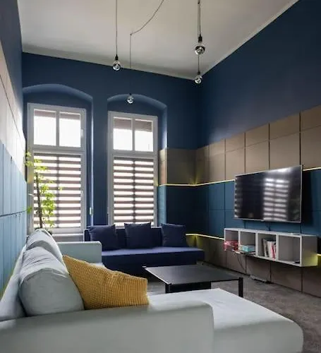 On A Budget 1 Min To Main Square *