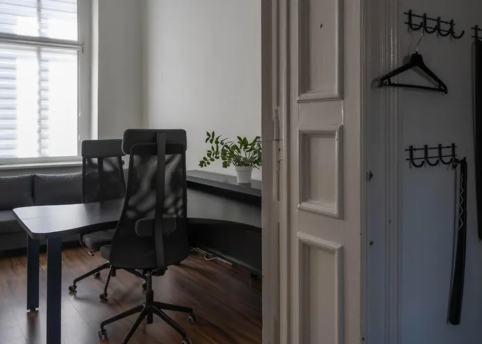 On A Budget 1 Min To Main Square Διαμέρισμα *